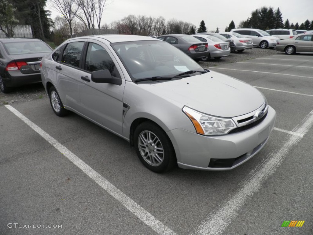 2008 Focus SE Sedan - Silver Frost Metallic / Medium Stone photo #1