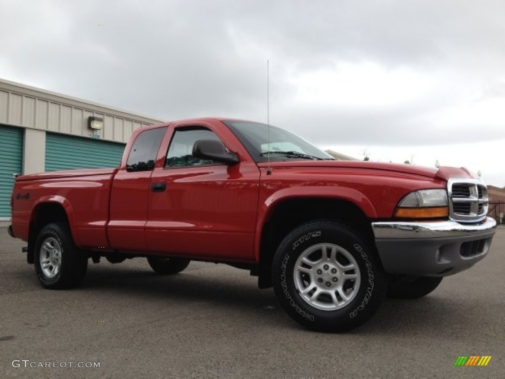 2004 Dakota SLT Club Cab 4x4 - Flame Red / Dark Slate Gray photo #2