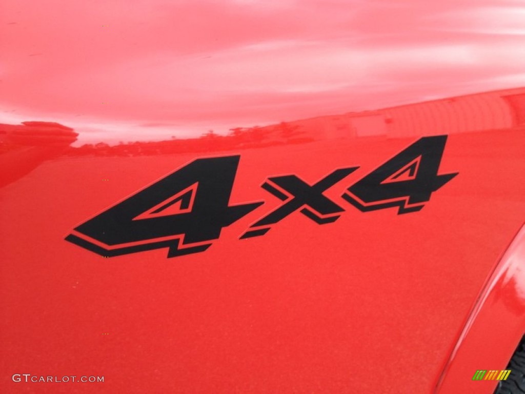 2004 Dakota SLT Club Cab 4x4 - Flame Red / Dark Slate Gray photo #12