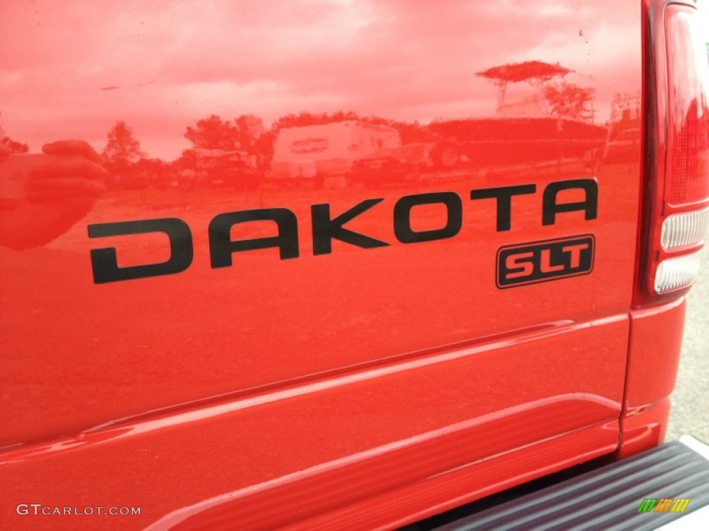 2004 Dakota SLT Club Cab 4x4 - Flame Red / Dark Slate Gray photo #13