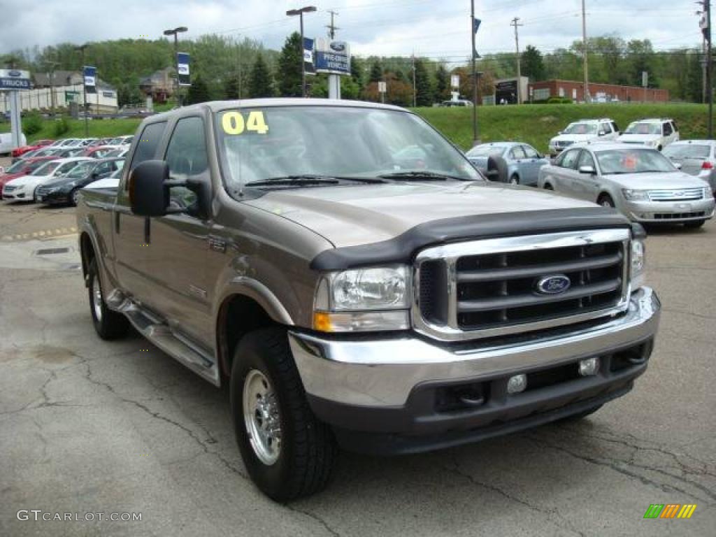 2004 F250 Super Duty XLT Crew Cab 4x4 - Arizona Beige Metallic / Medium Parchment photo #6