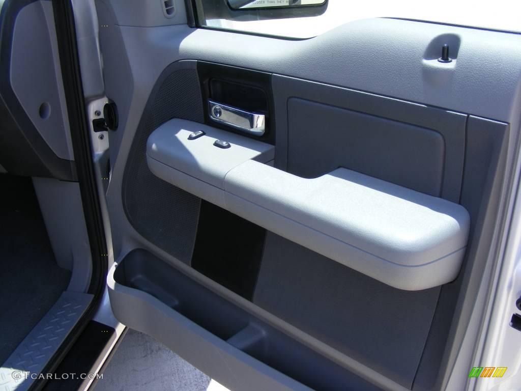 2005 F150 XLT SuperCrew - Silver Metallic / Medium Flint/Dark Flint Grey photo #24
