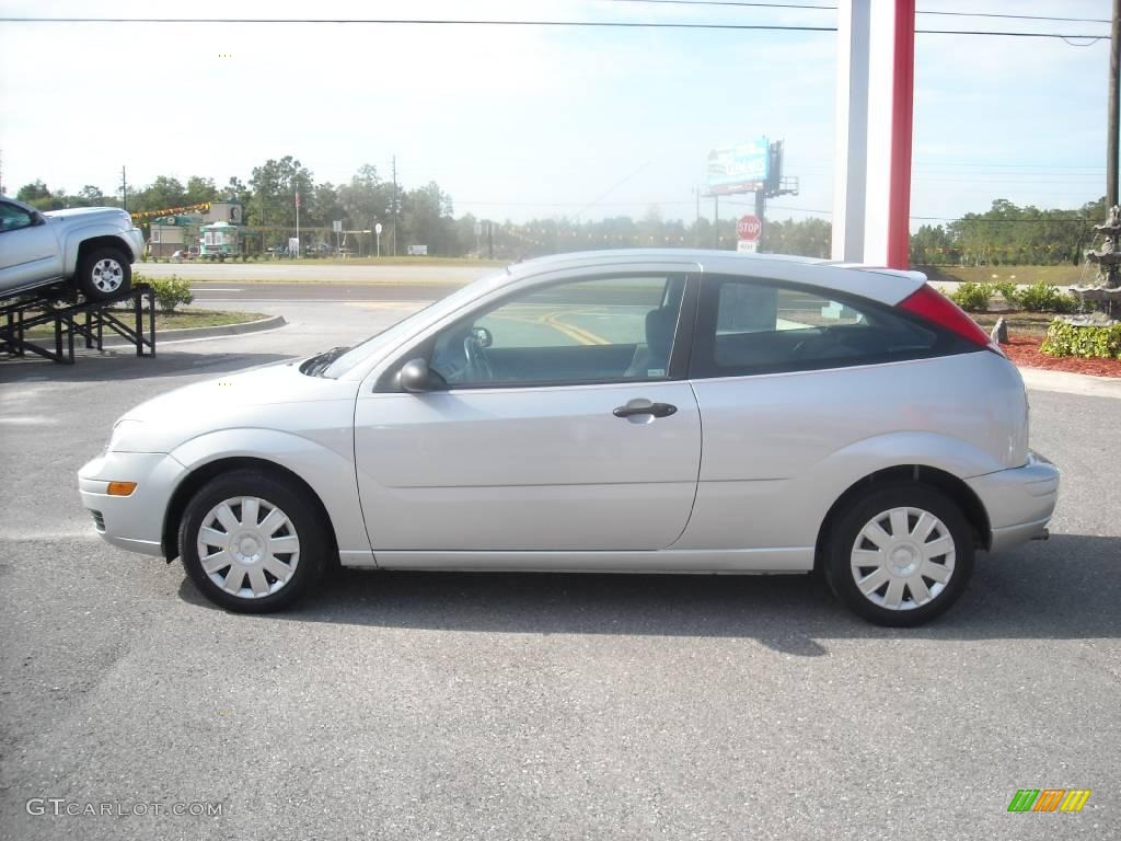 2005 Focus ZX3 S Coupe - CD Silver Metallic / Dark Flint/Light Flint photo #26