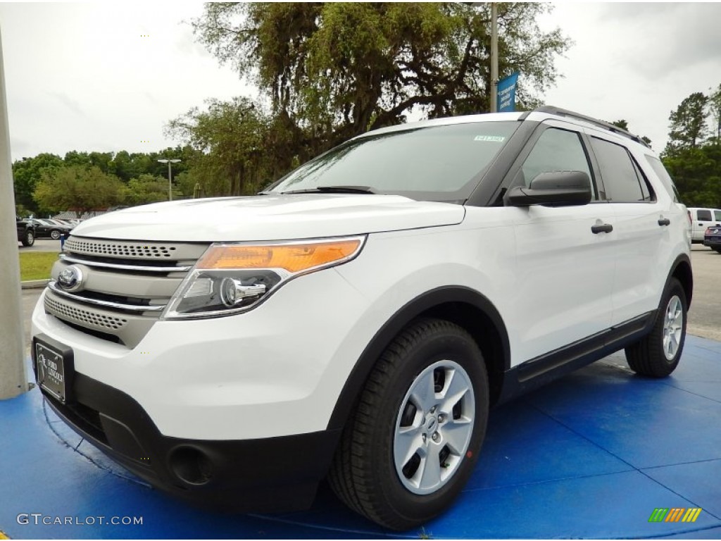 2014 Explorer FWD - Oxford White / Medium Light Stone photo #1