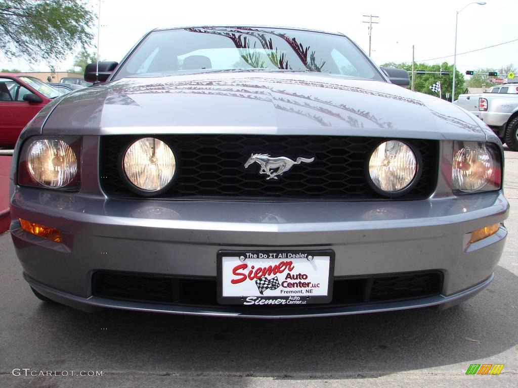 2006 Mustang GT Deluxe Coupe - Tungsten Grey Metallic / Dark Charcoal photo #4