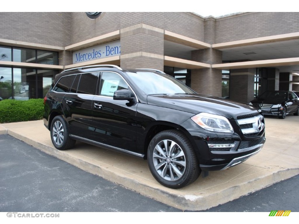 Black Mercedes-Benz GL