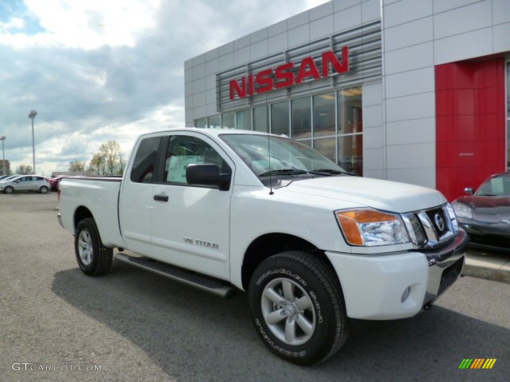 2014 Titan SV King Cab 4x4 - Glacier White / Charcoal photo #1