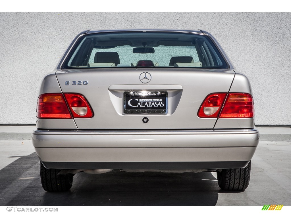 1998 E 320 Sedan - Smoke Silver Metallic / Parchment photo #3