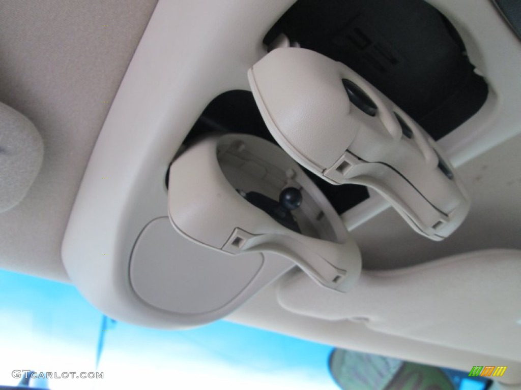 2002 Windstar SE - Matador Red Metallic / Medium Parchment Beige photo #22