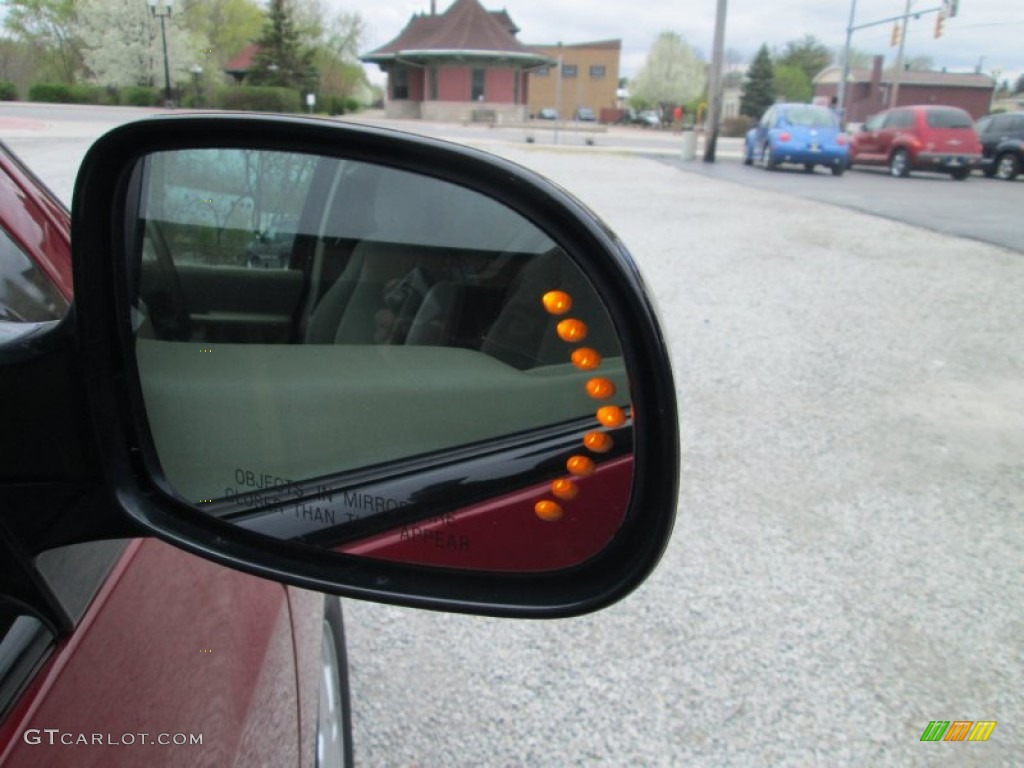 2002 Windstar SE - Matador Red Metallic / Medium Parchment Beige photo #35