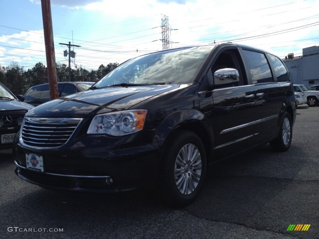 2014 Town & Country Limited - Brilliant Black Crystal Pearl / Black/Light Graystone photo #1