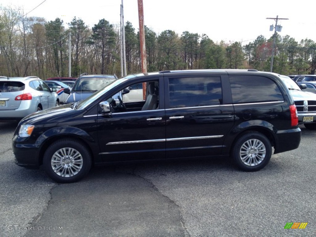 2014 Town & Country Limited - Brilliant Black Crystal Pearl / Black/Light Graystone photo #3