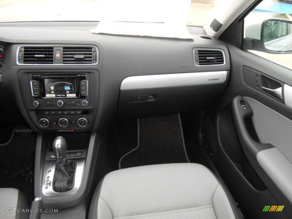 2013 Jetta Hybrid SEL Premium - Frost Silver Metallic / Titan Black photo #15
