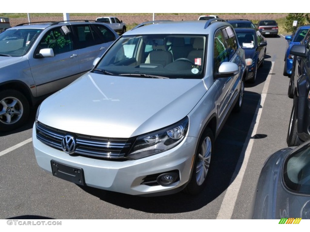 2012 Tiguan SE 4Motion - Reflex Silver Metallic / Beige photo #4