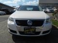 Candy White - Passat Komfort Sedan Photo No. 2