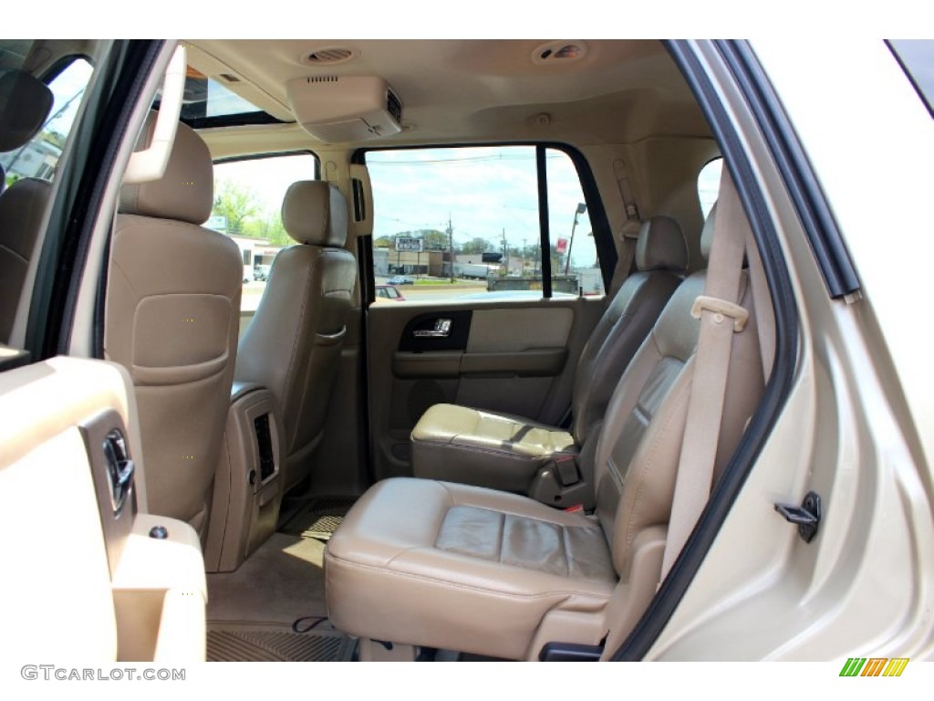2005 Expedition Limited 4x4 - Pueblo Gold Metallic / Medium Parchment photo #27