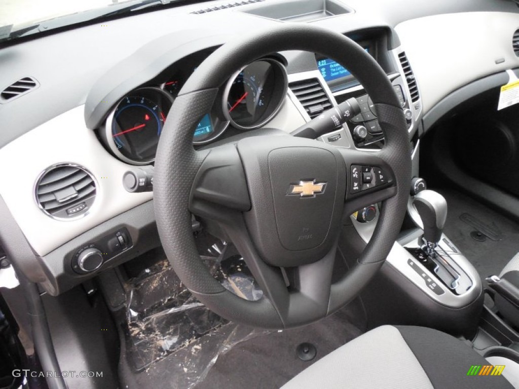 2014 Cruze LS - Blue Ray Metallic / Jet Black/Medium Titanium photo #14