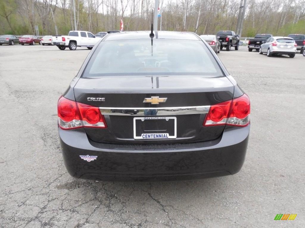 2014 Cruze LS - Tungsten Metallic / Jet Black/Medium Titanium photo #5