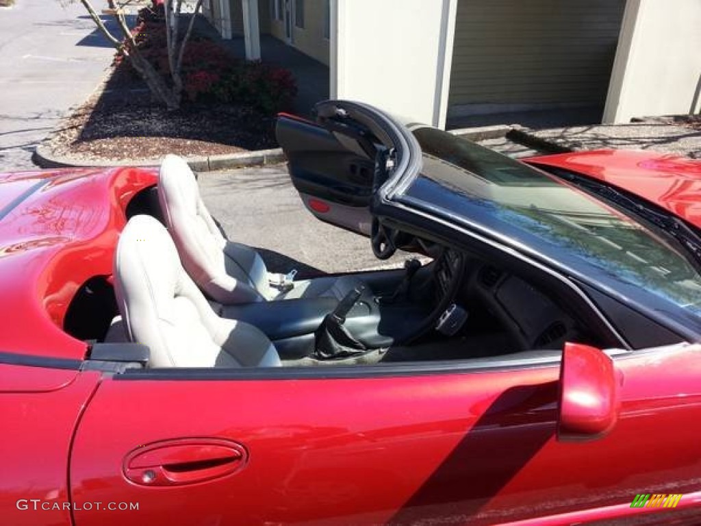 1999 Corvette Convertible - Magnetic Red Metallic / Light Oak photo #6