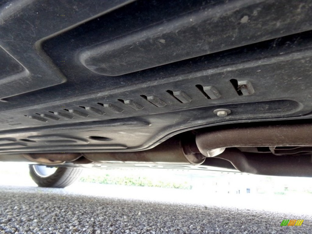 2004 Jaguar XJ XJ8 Undercarriage Photo #93139511