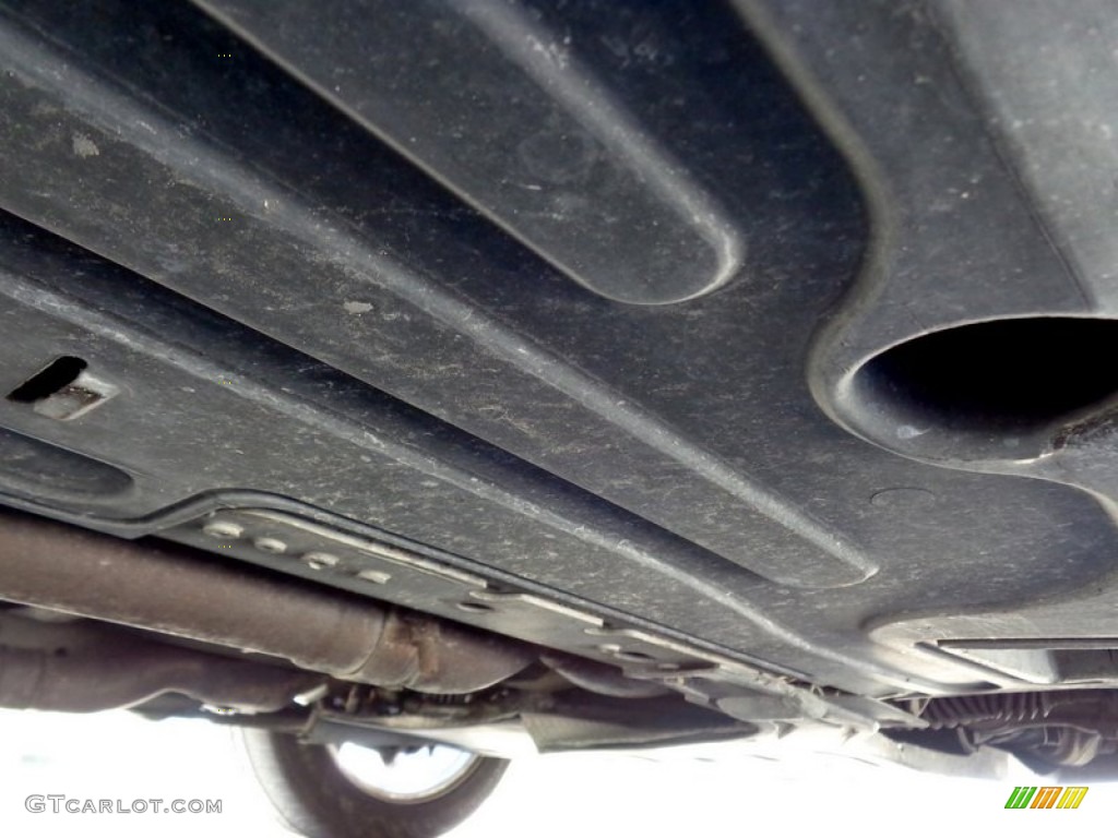2004 Jaguar XJ XJ8 Undercarriage Photos