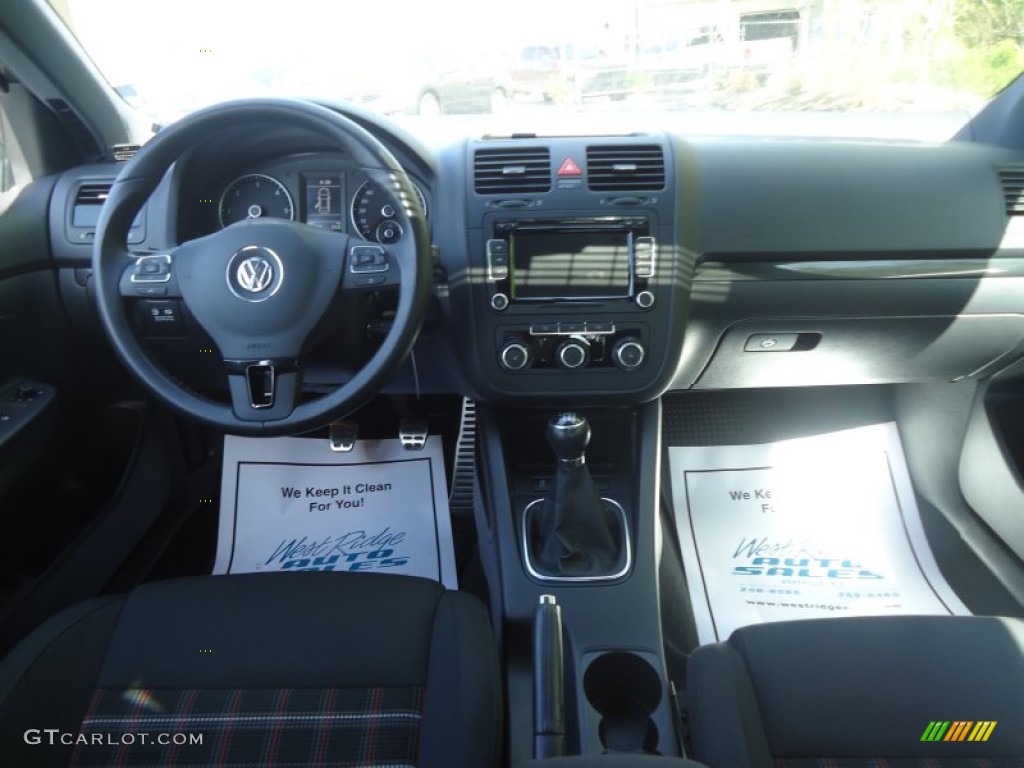 2010 Volkswagen Jetta TDI Cup Street Edition Interlagos Plaid Cloth Dashboard Photo #93145540