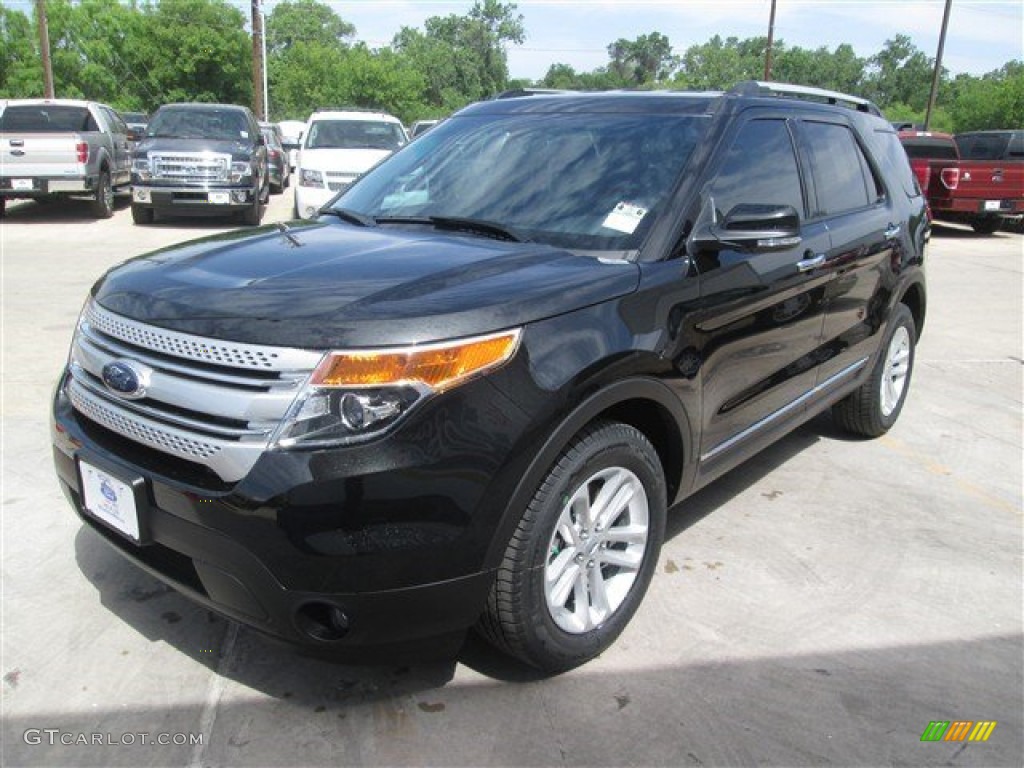 2014 Explorer XLT - Tuxedo Black / Charcoal Black photo #4