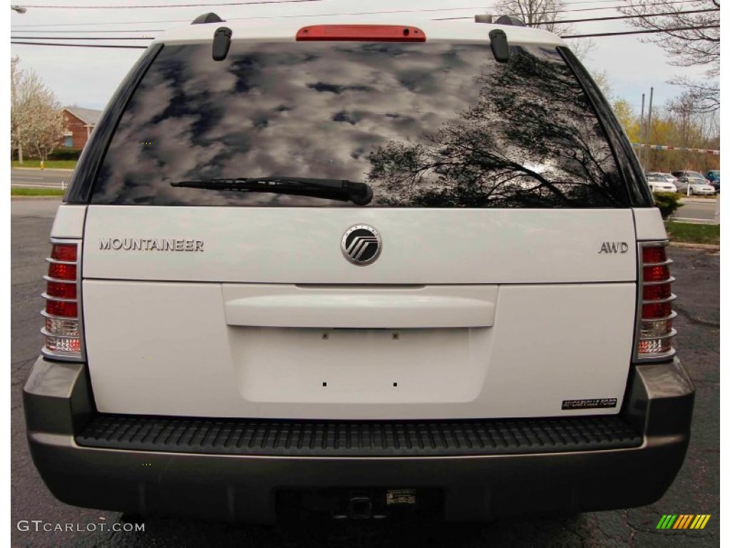 2004 Mountaineer AWD - Oxford White / Midnight Grey photo #5