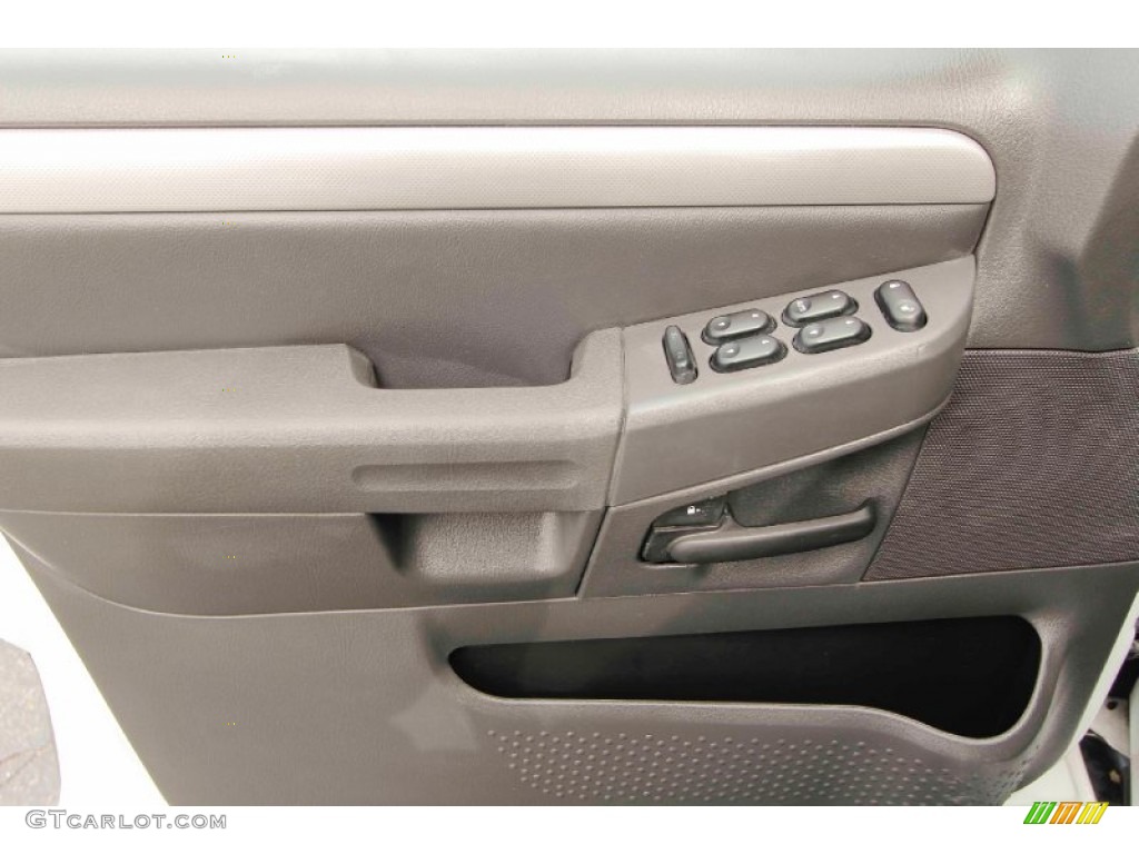 2004 Mountaineer AWD - Oxford White / Midnight Grey photo #12