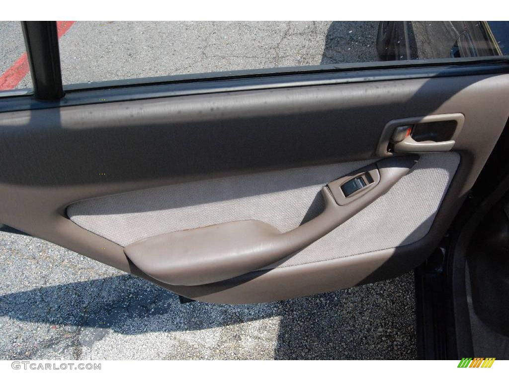1995 Camry LE Sedan - Dark Emerald Green Metallic / Beige photo #18
