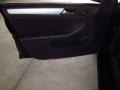 Black - Jetta SE Sedan Photo No. 10