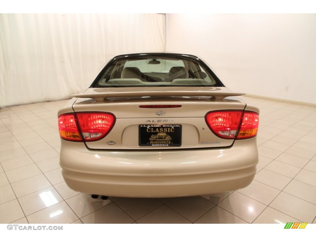 2002 Alero GL Sedan - Sandstone Metallic / Neutral photo #12