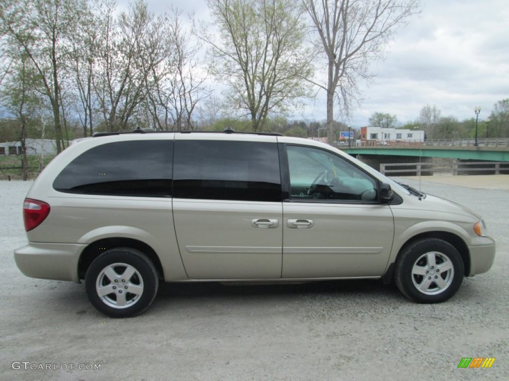 Linen Gold Metallic 2005 Dodge Grand Caravan SXT Exterior Photo #93165118
