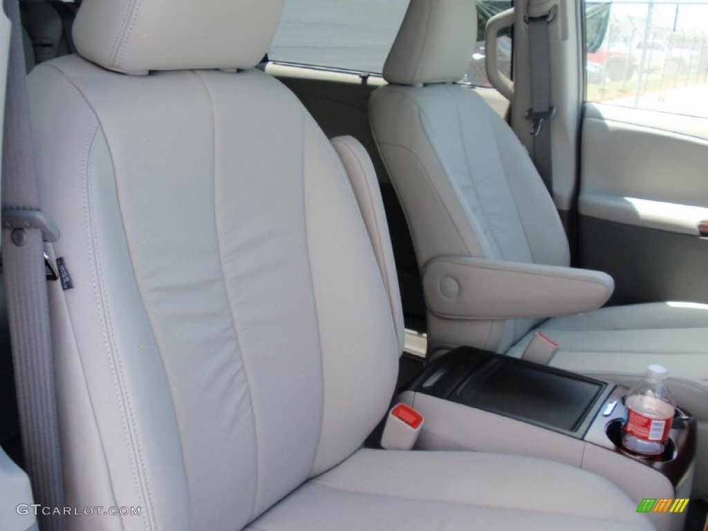 2014 Sienna XLE - Silver Sky Metallic / Light Gray photo #19