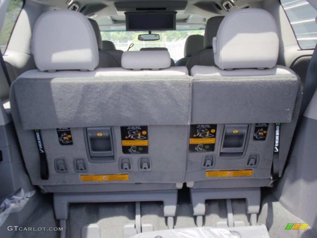 2014 Sienna XLE - Silver Sky Metallic / Light Gray photo #22