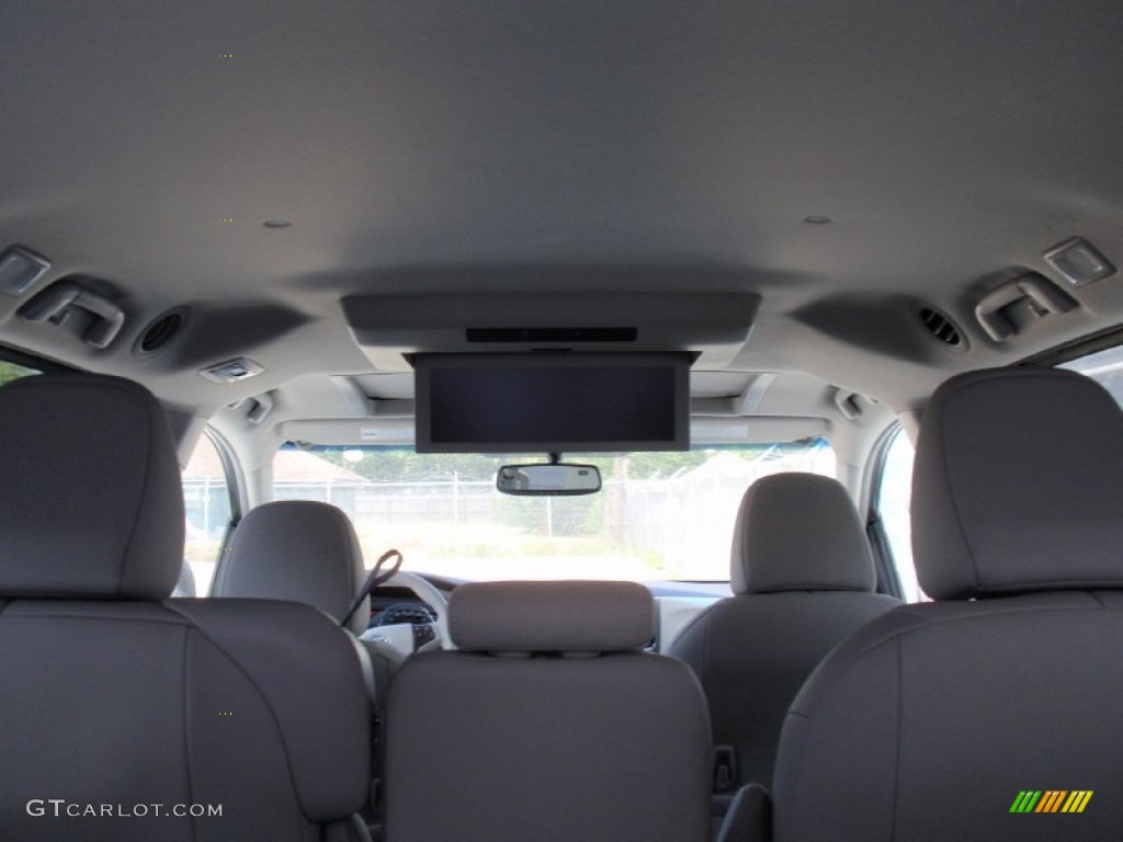 2014 Sienna XLE - Silver Sky Metallic / Light Gray photo #24