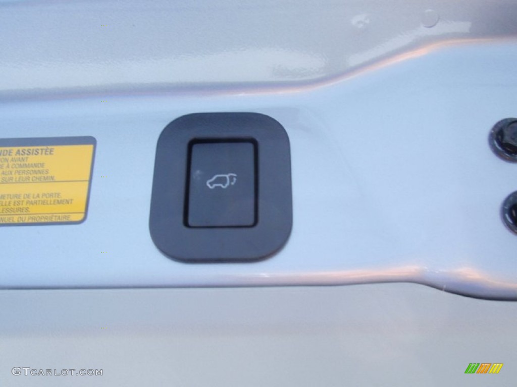 2014 Sienna XLE - Silver Sky Metallic / Light Gray photo #26