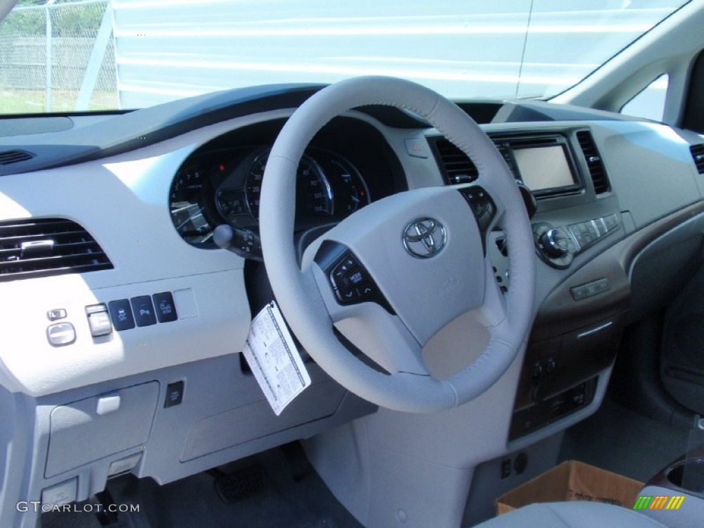 2014 Sienna XLE - Silver Sky Metallic / Light Gray photo #29