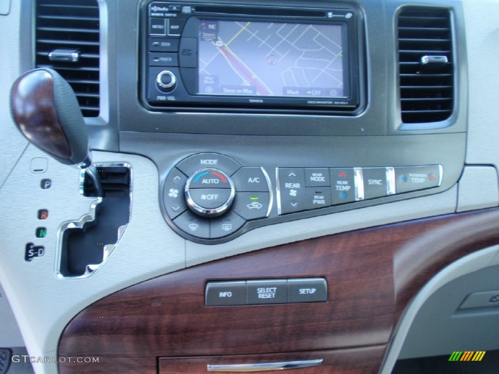 2014 Sienna XLE - Silver Sky Metallic / Light Gray photo #34