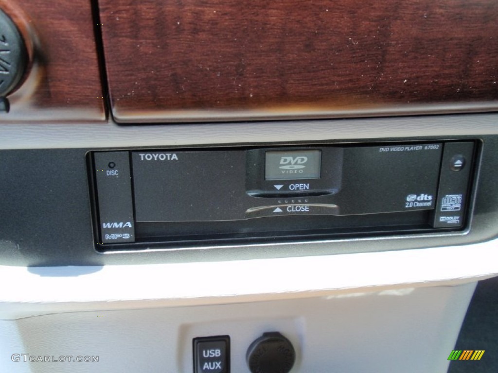 2014 Sienna XLE - Silver Sky Metallic / Light Gray photo #35