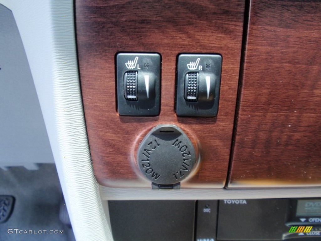 2014 Sienna XLE - Silver Sky Metallic / Light Gray photo #36