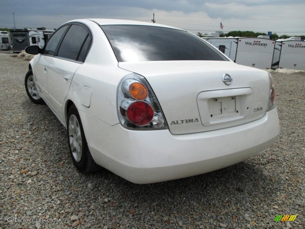 2004 Altima 2.5 S - Satin White / Blond photo #15