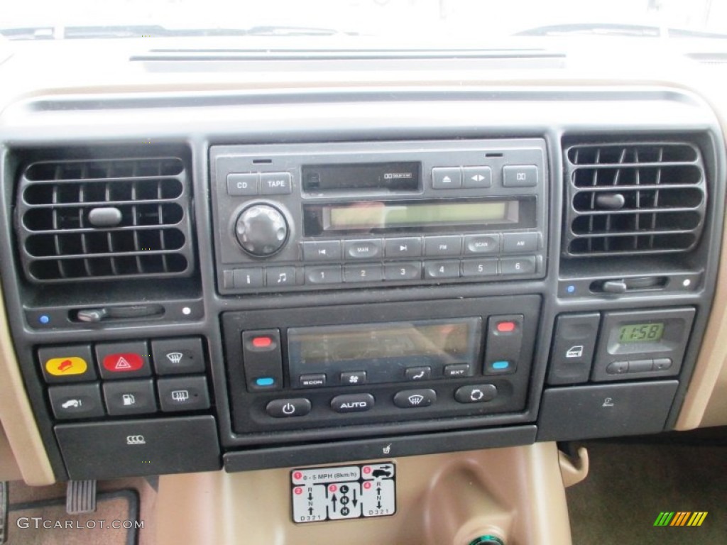 2000 Land Rover Discovery II Standard Discovery II Model Controls Photo #93187363