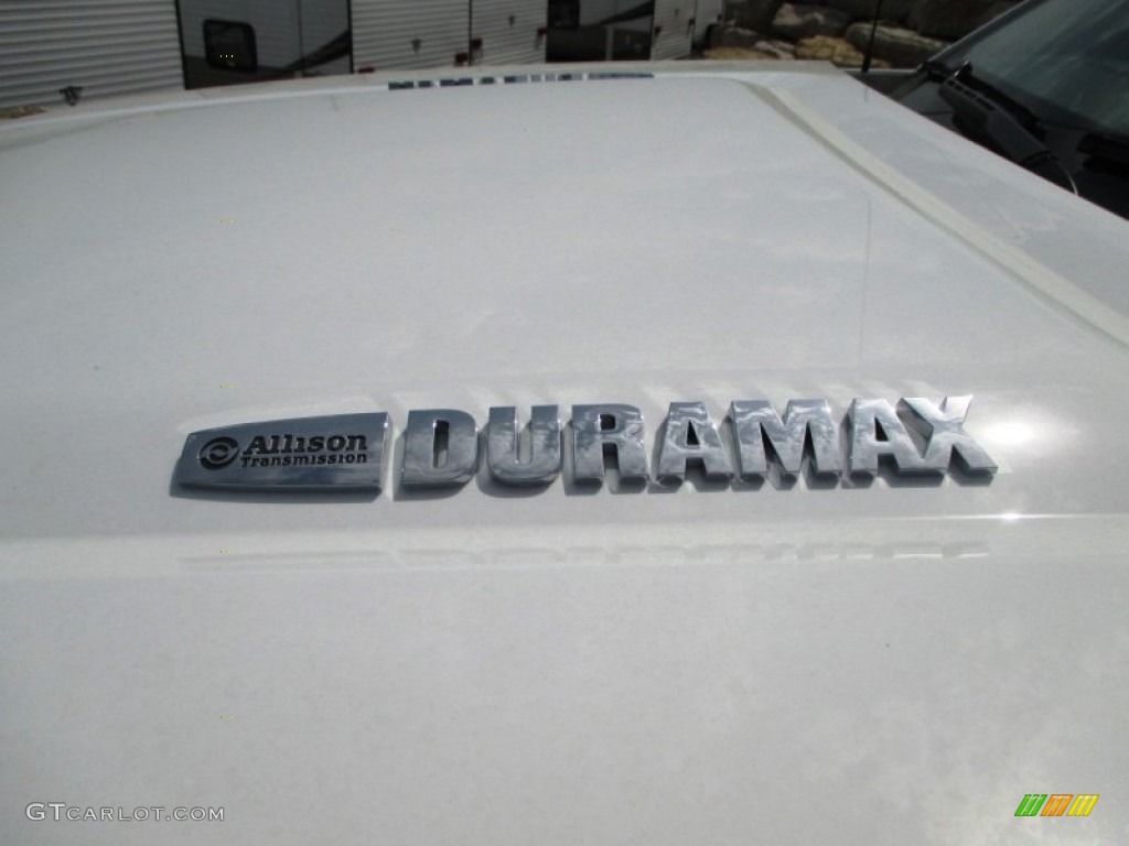 2015 GMC Sierra 3500HD Denali Crew Cab 4x4 Dual Rear Wheel Marks and Logos Photo #93193222