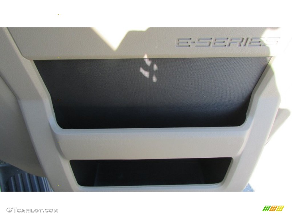 2013 E Series Van E350 XLT Passenger - Pueblo Gold Metallic / Medium Pebble photo #17