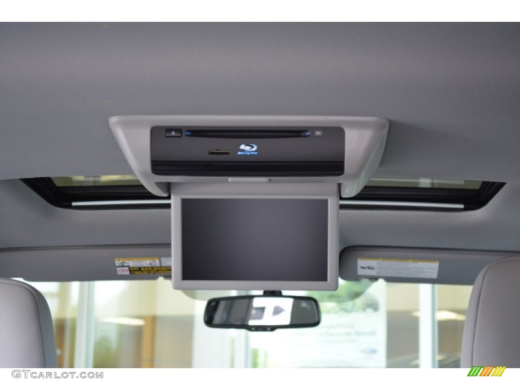 2014 Toyota Highlander XLE Entertainment System Photos