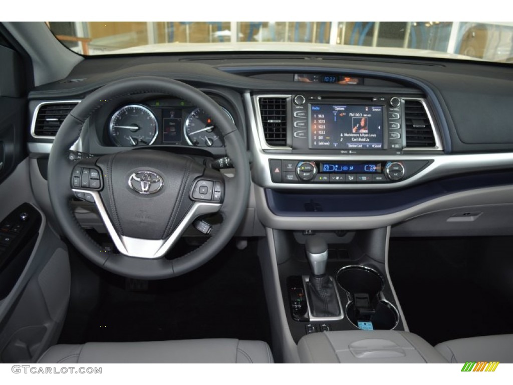 2014 Toyota Highlander XLE Dashboard Photos