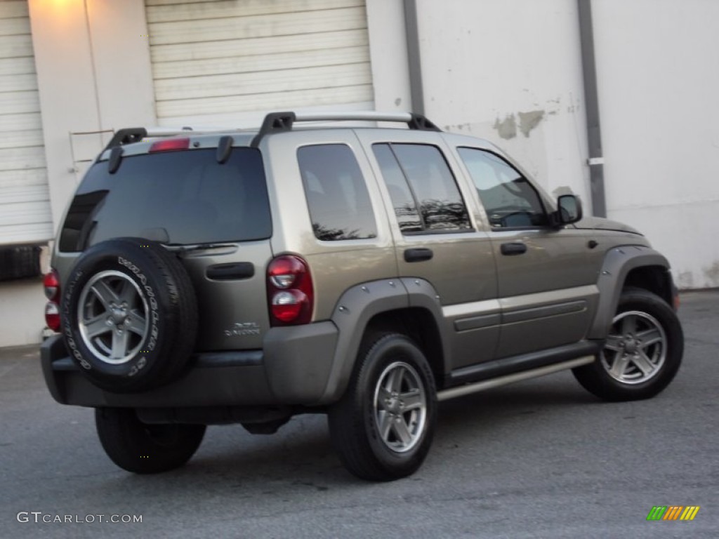 2005 Liberty Renegade 4x4 - Dark Khaki Pearl / Medium Slate Gray photo #31