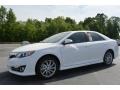 2014 Super White Toyota Camry SE  photo #3