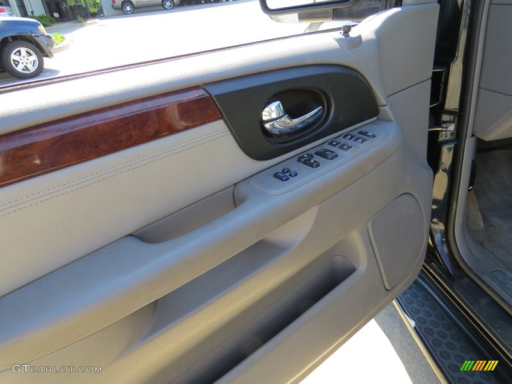 2006 Envoy XL Denali - Black Onyx / Light Gray photo #7